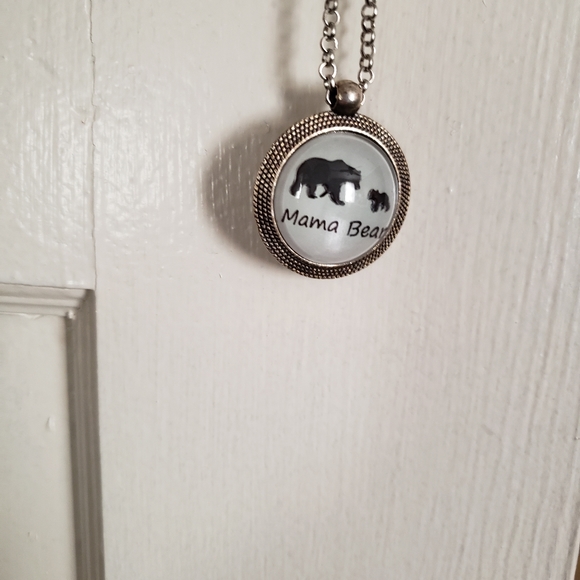 Mama Bear Pendant w/necklace - Picture 2 of 4